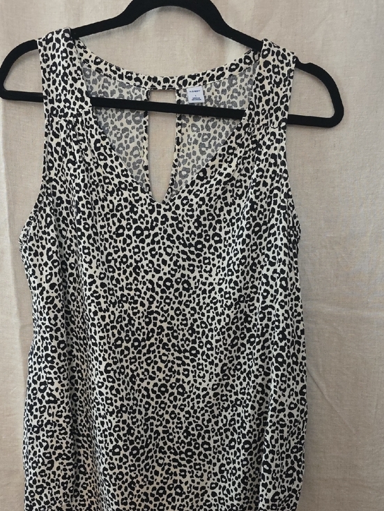 Old Navy Tops - Sleeveless Black and White Leopard Print V-Neck Top